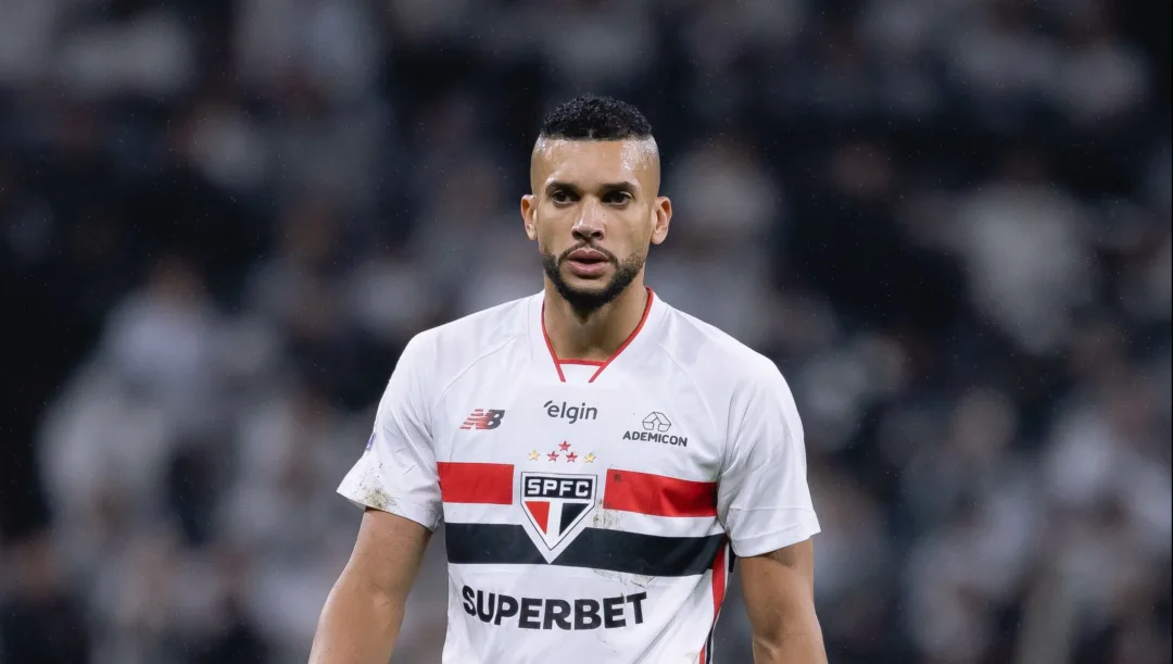 Dória rescinde contrato e deixa o São Paulo; defesa tricolor volta ao mercado - Imagem do artigo original