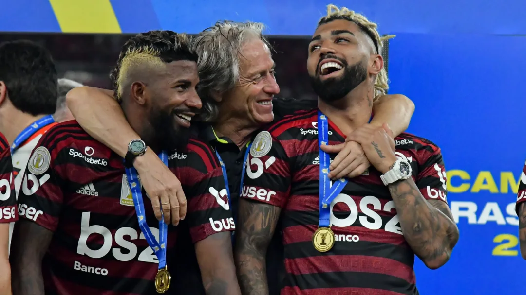 Torcida do Flamengo pressiona por retorno de Jorge Jesus após anúncio de saída do Al-Nassr - Imagem do artigo original