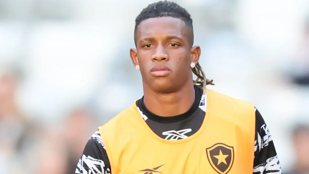 Após afastamento, Danilo volta a treinar no Botafogo e reforça mistério sobre futuro - Imagem do artigo original
