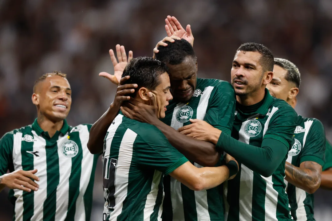 Santos mira zagueiro Jacy, pilar do Coritiba, mas regra o libera apenas para 2027 - Imagem do artigo original