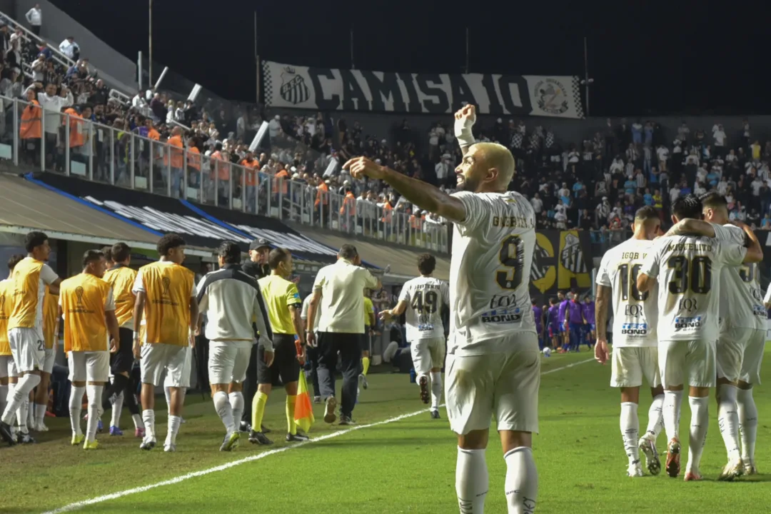 Convocação de Neymar faz Cuca mirar Gabigol como novo referencial ofensivo do Santos - Imagem do artigo original