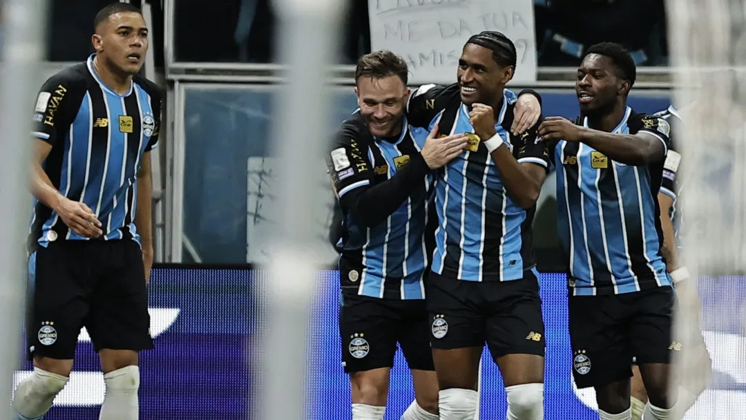 Gol de Tetê selou virada e tirou o Grêmio do sufoco contra o Santos - Imagem do artigo original