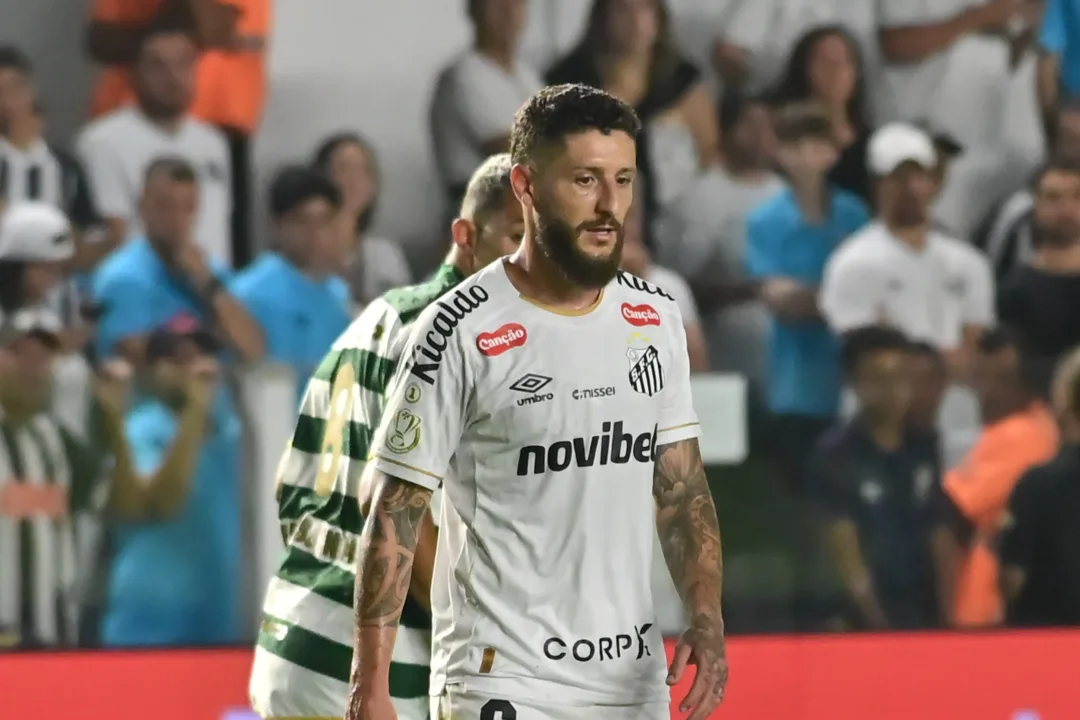 Santos decide negociar Zé Rafael e prepara enxugamento do elenco para a próxima janela - Imagem do artigo original