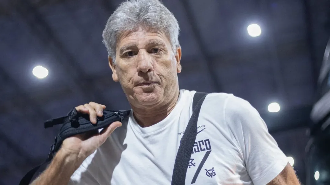 Torcida do Vasco protesta no CT, cobra saída de Hinestroza e aumenta pressão sobre Renato Gaúcho - Imagem do artigo original