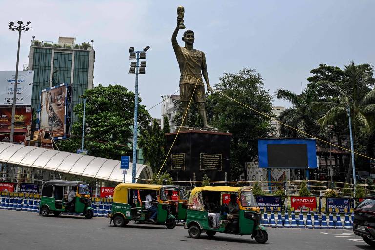 Kolkata decide remover estátua de 21 m de Lionel Messi por risco de desabamento - Imagem do artigo original