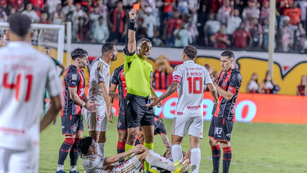 Allex vira opção imediata de Pezzolano na vaga de Bernabei para duelo com o Bragantino - Imagem do artigo original